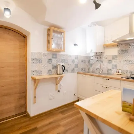 Jerry's Old Town Garden Апартаменти *