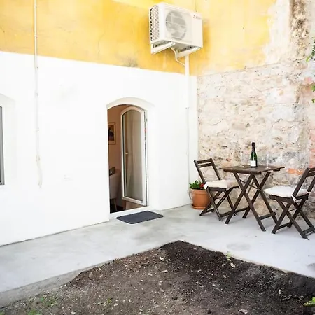 Jerry's Old Town Garden Apartment *