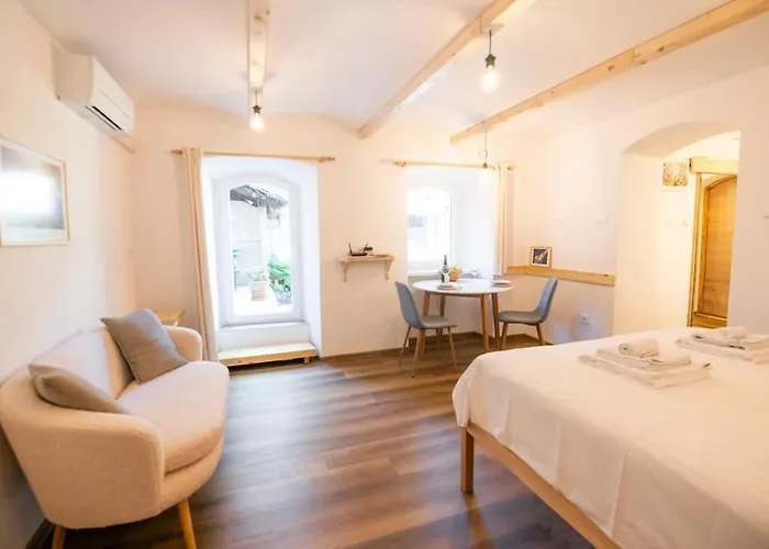 Jerry's Old Town Garden