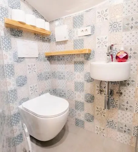 Jerry's Old Town Garden Апартаменти Любляна