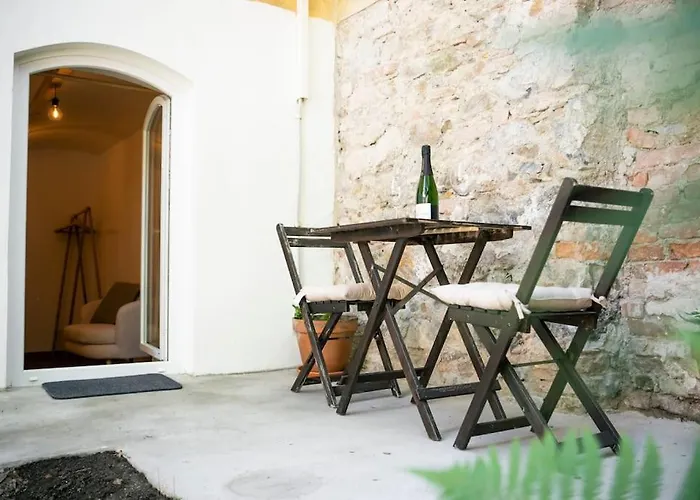 Jerry's Old Town Garden Апартаменти Любляна