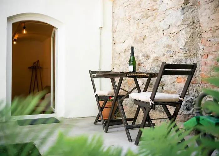 Jerry's Old Town Garden Апартаменти